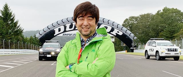 サーキットに立つロンド