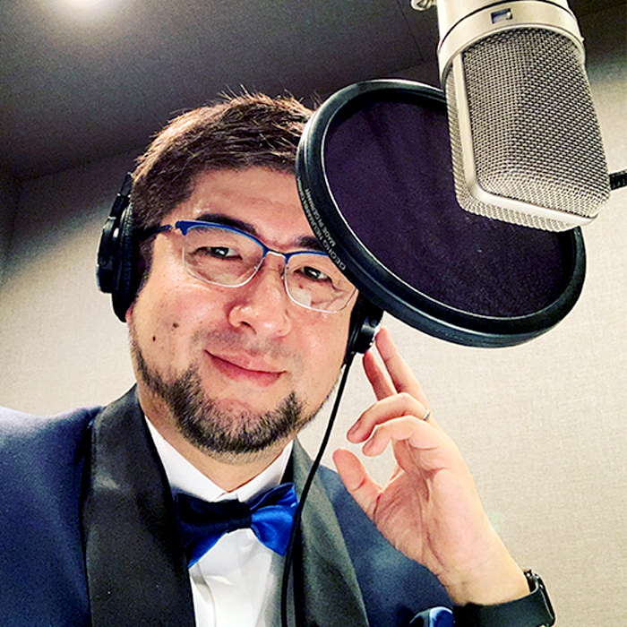 タキシードでナレーション収録