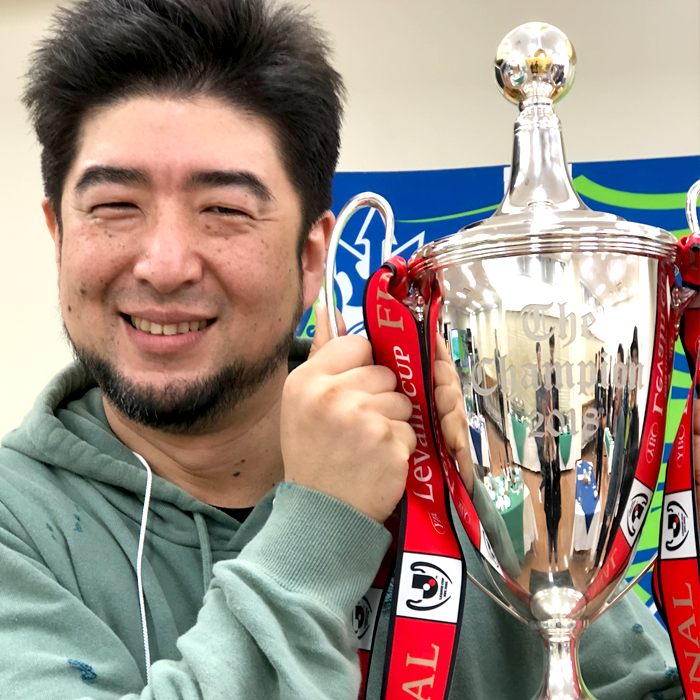 ルヴァンカップ優勝トロフィーと