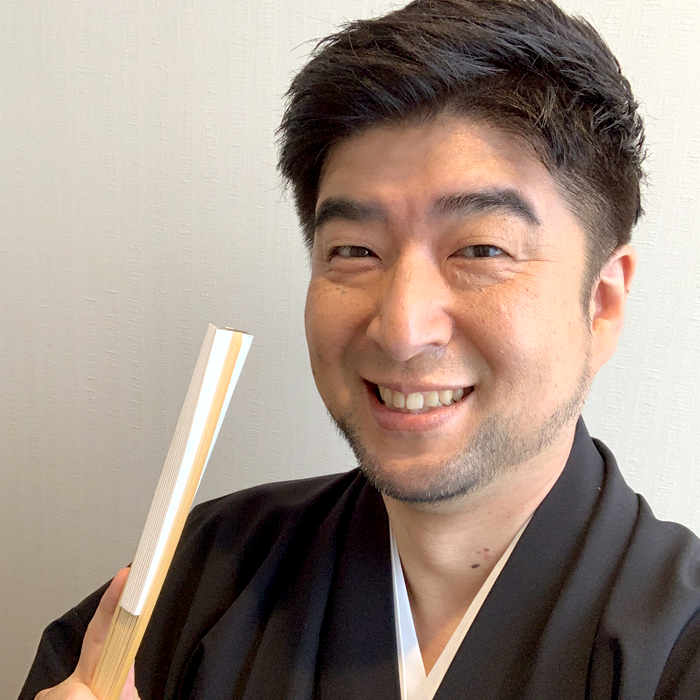 紋付袴姿の三村ロンド